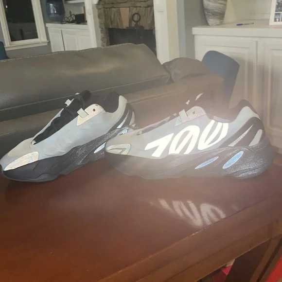 Yeezy 700 MNVN - Picture 6 of 8